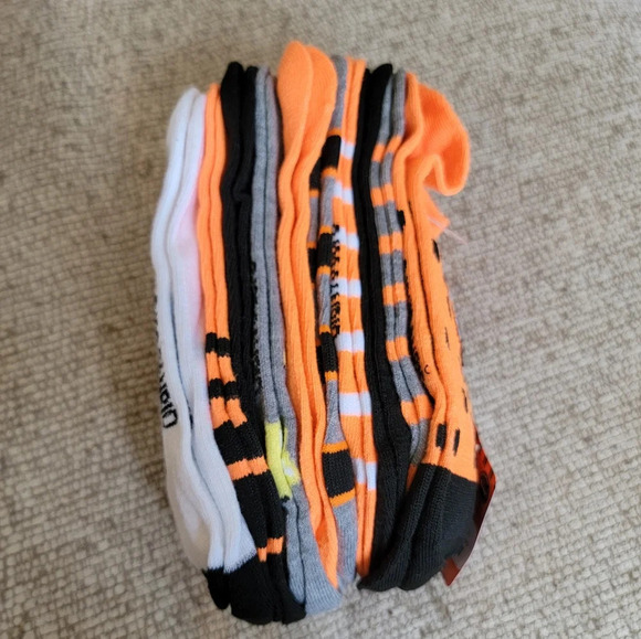 Hello Kitty 10 Pair Halloween Socks NWT - Picture 3 of 4